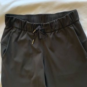Lululemon Black Drawstring Stretch Belt Capri SZ 4